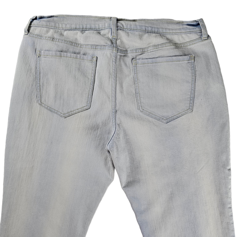 Old Navy Boyfriend Light Wash Distressed Stretch Jeans Women's Size 14 - Picture 9 of 15